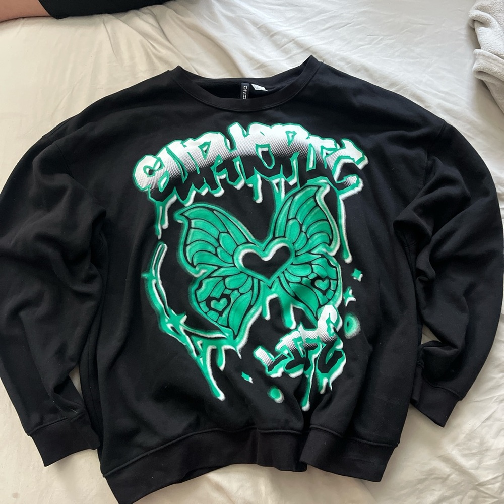 H&M Black and Green Graphic Crewneck Sweater